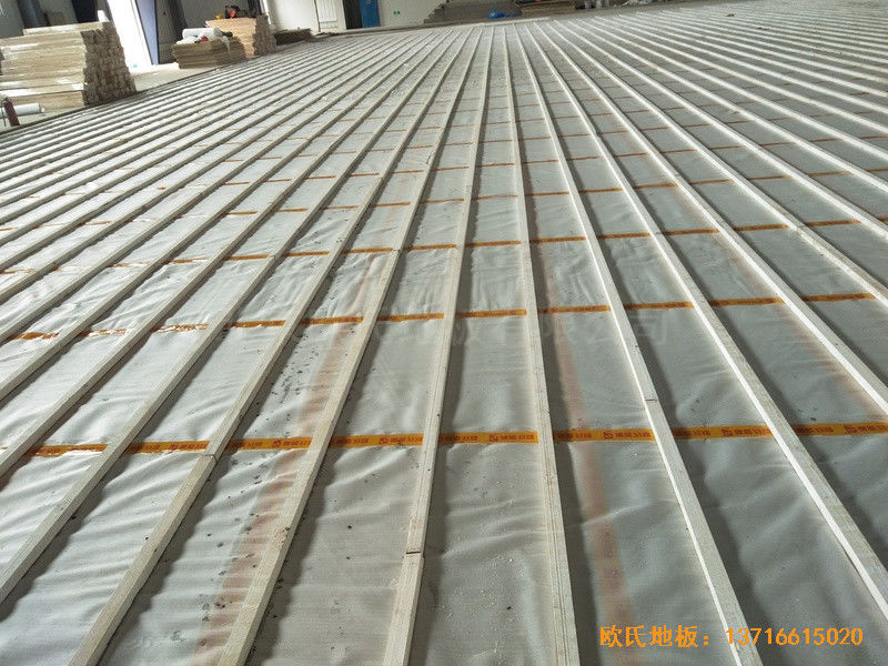 江蘇新能源科技公司籃球館運(yùn)動(dòng)地板鋪設(shè)案例1