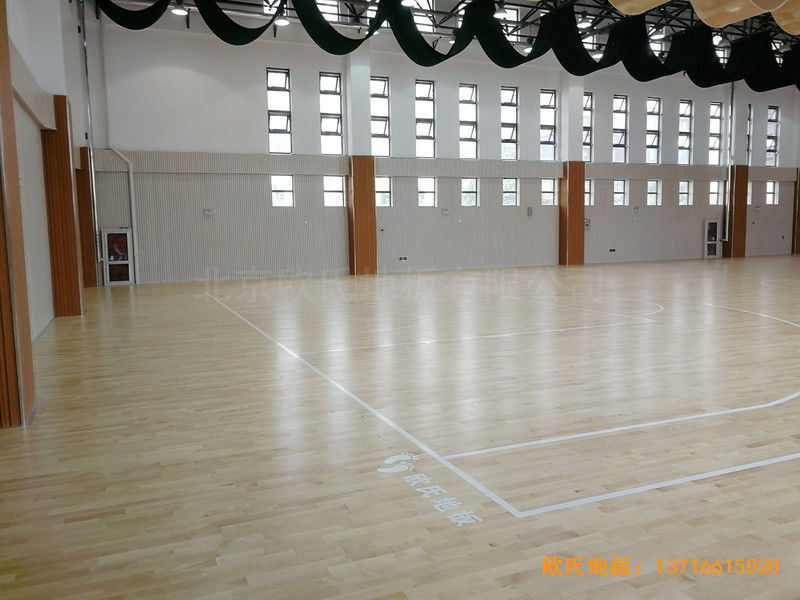 烏魯木齊達坂城中學籃球館體育木地板鋪裝案例4