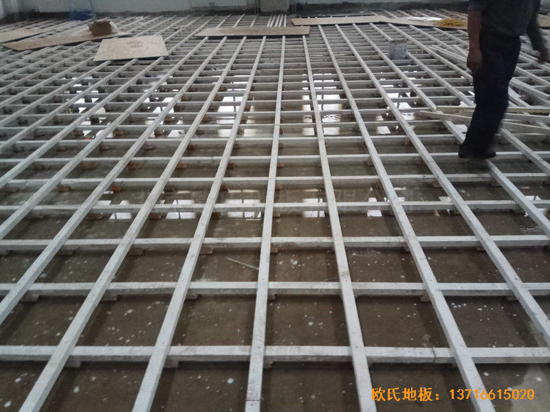 濟南中區(qū)十三中學(xué)籃球館體育地板安裝案例1