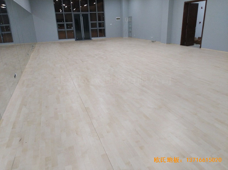 湖北獵豹汽車產業園運動館體育木地板鋪設案例4