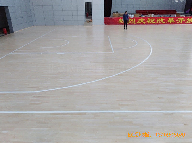 湖南衡陽生物環境技術學院籃球館體育地板鋪裝案例4