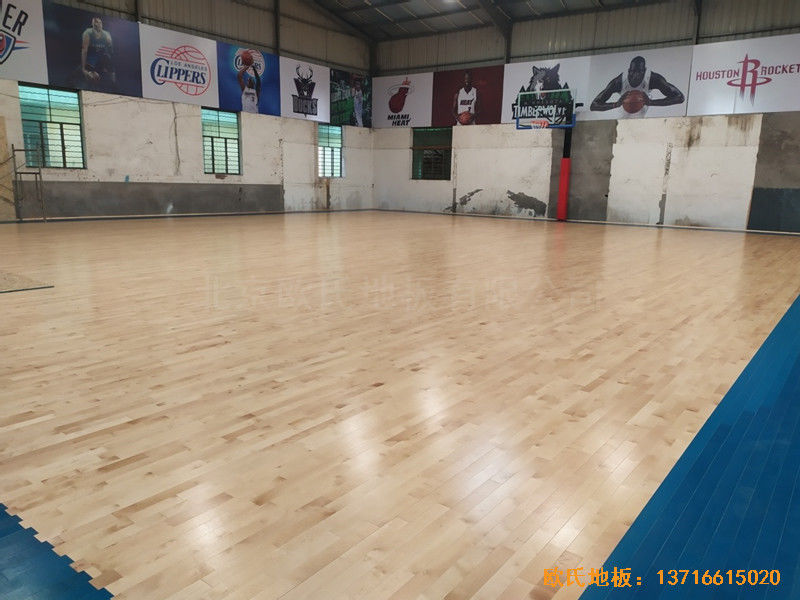 福建一通汽車(chē)修理有限公司籃球館運(yùn)動(dòng)地板鋪設(shè)案例0