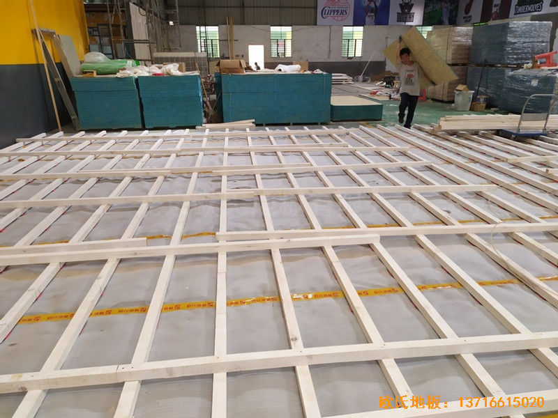 福建一通汽車(chē)修理有限公司籃球館運(yùn)動(dòng)地板鋪設(shè)案例1