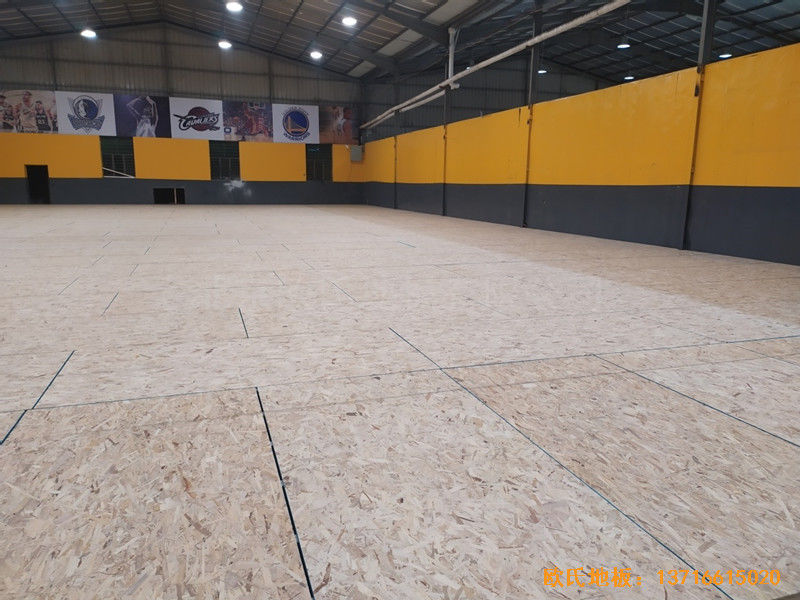 福建一通汽車(chē)修理有限公司籃球館運(yùn)動(dòng)地板鋪設(shè)案例2