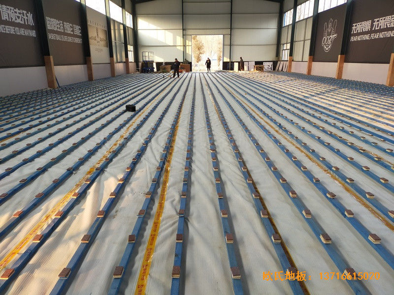 山東北環(huán)路平安行駕校籃球館運動木地板鋪設(shè)案例1