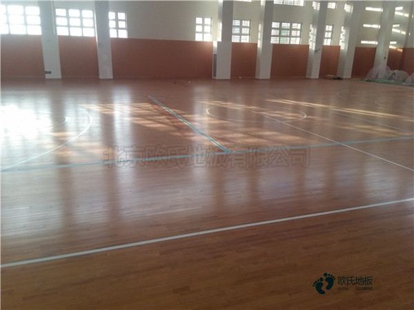 單層龍骨體育場地板保養(yǎng)方法