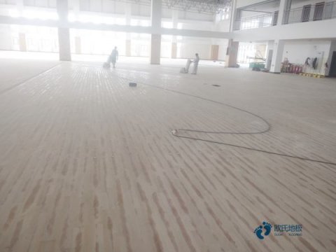 這樣的運動木地板不適合翻新