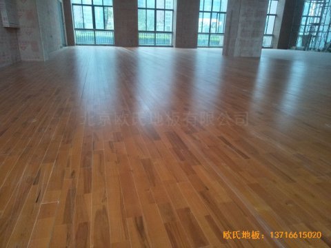 福建泉州海關(guān)橋南運(yùn)動(dòng)場(chǎng)體育地板鋪裝