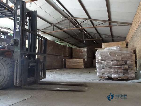 室內(nèi)木地板籃球場防滑怎么樣3