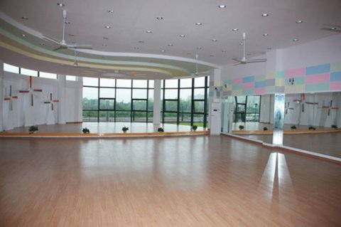 學校俄勒岡松舞臺地板施工步驟